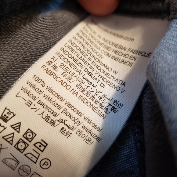 CALVIN KLEIN | VISCOSE BUTTONED CAPPED SLE… - Picture 8 of 8
